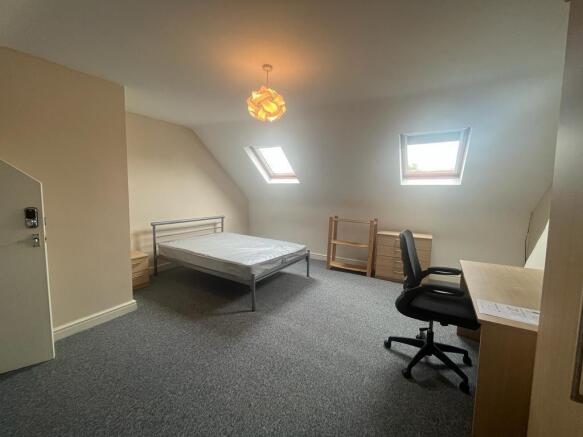 Spacious, well-lit attic double bedroom with tw...