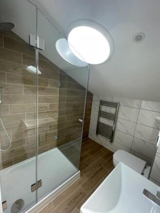 Pioneer Bathroom (00