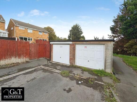 GARAGES / PARKING