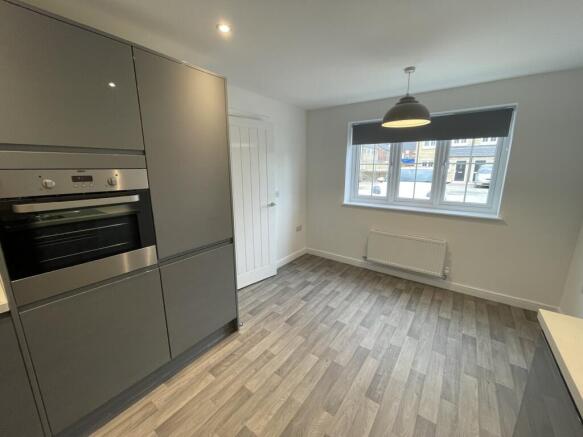 3 bed Semi-Detached to rent Image 4