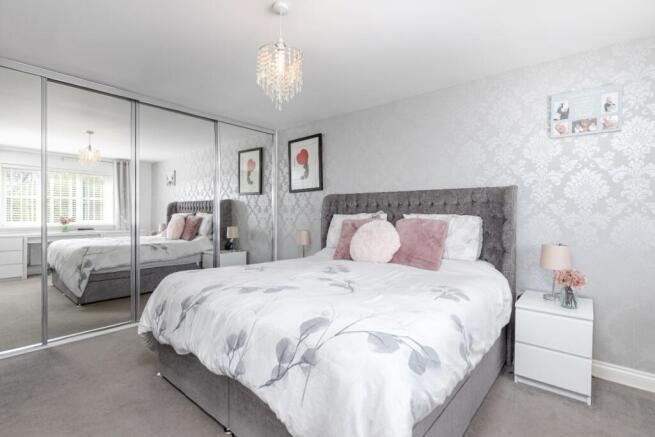 4 bed Detached for sale Image 8