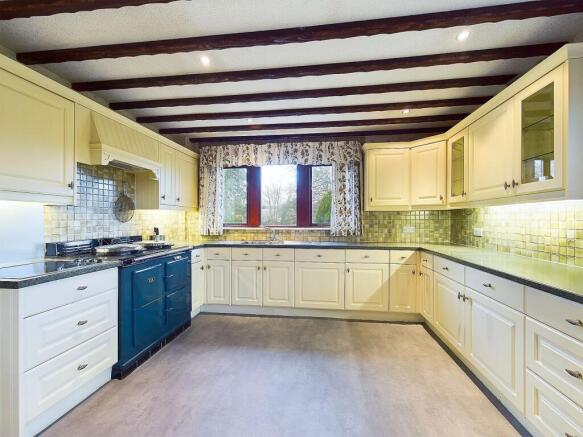 4 bed Detached to rent Image 5