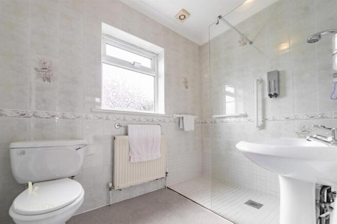 2 bed Semi-Detached Bungalow for sale Image 6