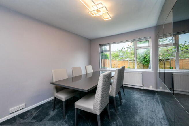 5 bed Detached for sale Image 11