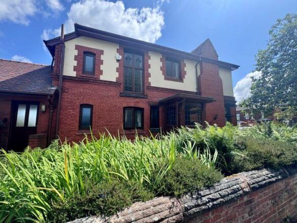 572 Chorley Old Road, Heaton, Bolton, BL1 6AB photo 4