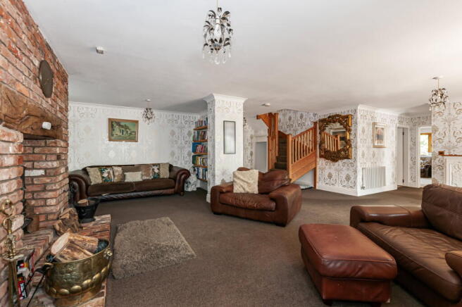 5 bed Detached for sale Image 7