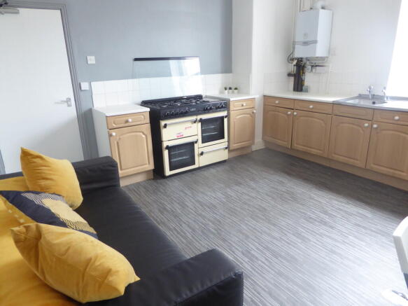 1 bed House Share to rent Image 4