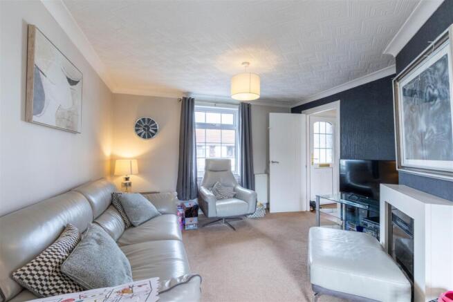 1, Strathearn Terrace Aberuthven-14.jpg