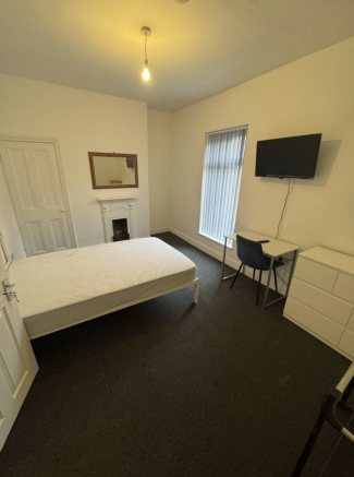 3 bed House to rent Image 5