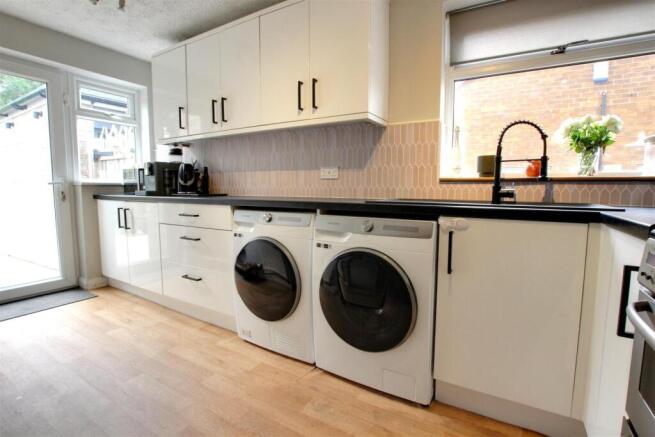 3 bed Semi-Detached for sale Image 8