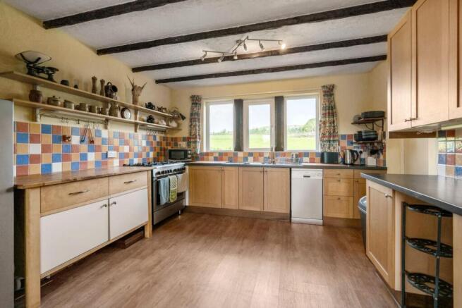 4 bed Detached for sale Image 8