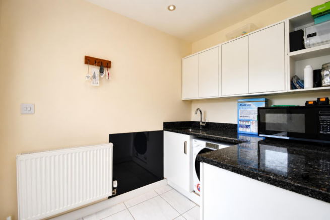 5 bed Detached for sale Image 11