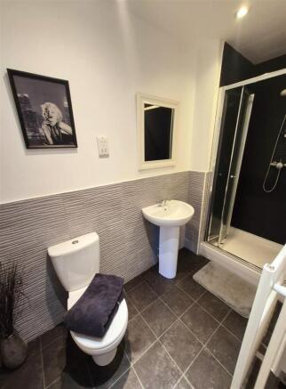 5 bed Town House for sale Image 10