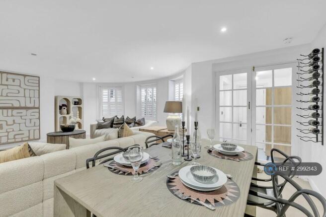 Lounge / Dining