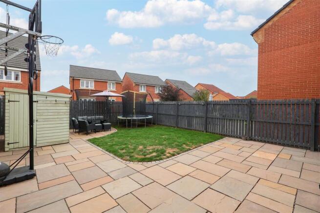4 bed Detached for sale Image 9