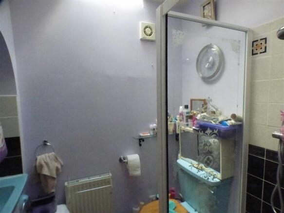 SHOWER ROOM