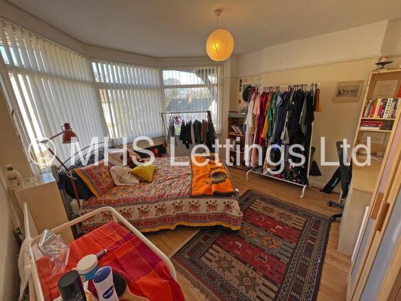 4 bed Semi-Detached to rent Image 6