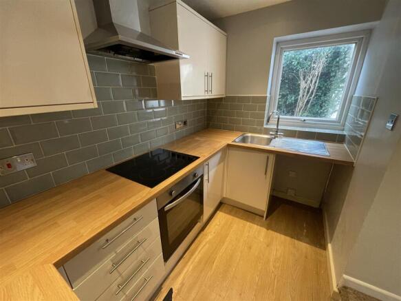 Kitchen 2.JPG