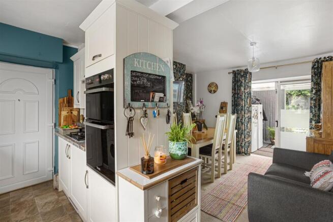 3 bed Semi-Detached for sale Image 9