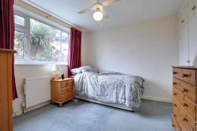 Bed 2.jpg