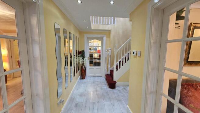 5 bed Detached for sale Image 6