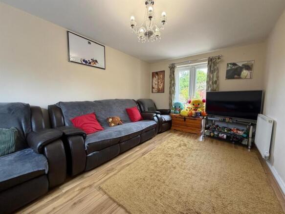 3 bed House to rent Image 5