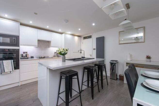 3 bed detached house to rent Grange Rd, London CR