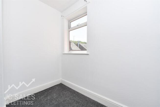 3 bed Terraced to rent Image 9