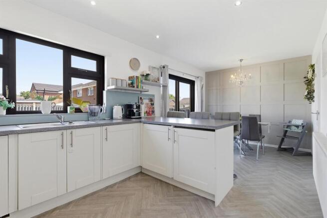 88 New Road, Kirkheaton, Huddersfield 04.jpg