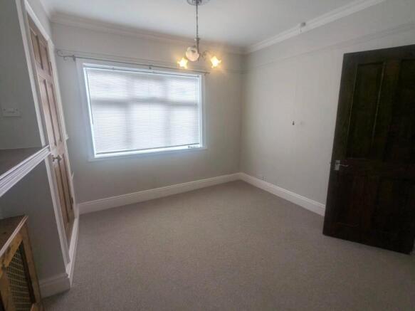 6 bed Semi-Detached to rent Image 10