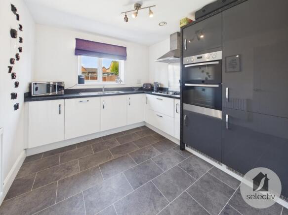 4 bed Detached for sale Image 6