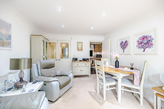 2 bed Apartment for sale Image 4