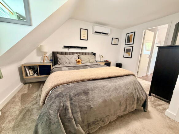 4 bed Town House for sale Image 12