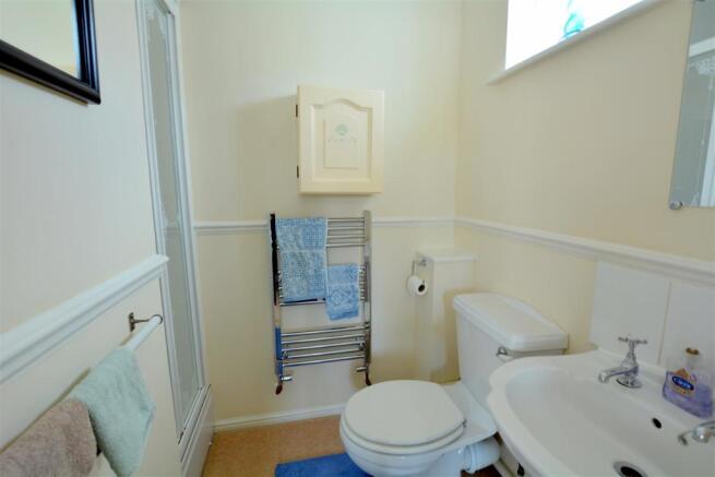 Ensuite 2.JPG