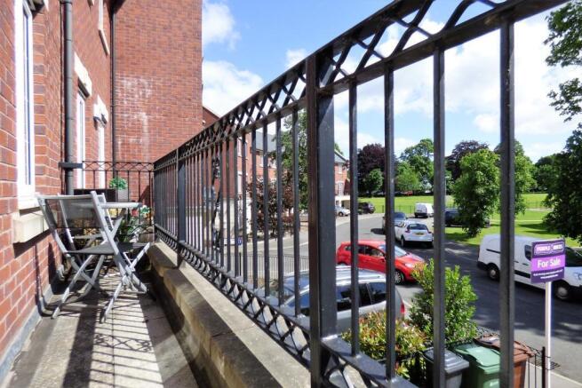 3 bed Terraced for sale Image 11