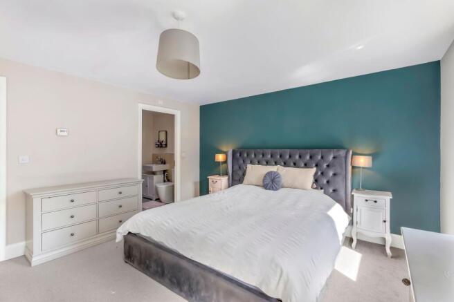 4 bed Semi-Detached for sale Image 10