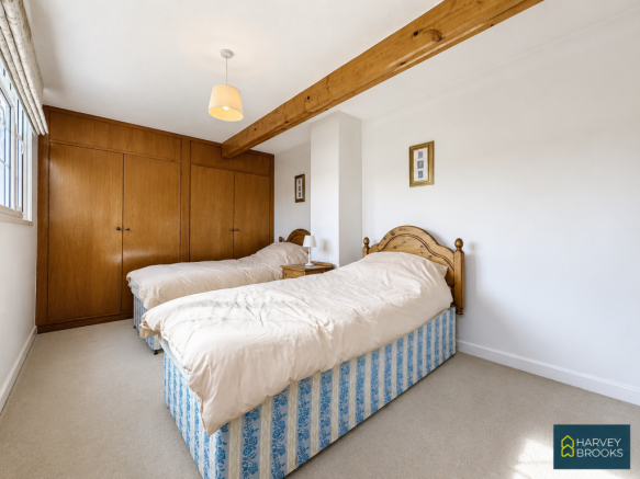 4 bed Detached for sale Image 11
