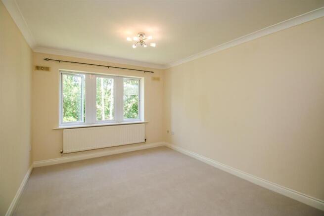 2 bed Apartment for sale Image 6