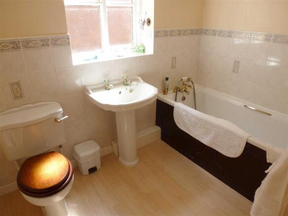 FAMILY BATHROOM