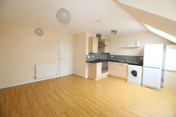 Lounge- Kitchen (1)