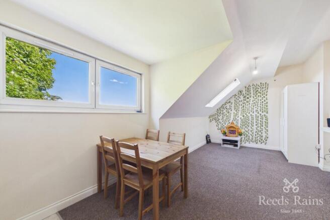 2 bed Penthouse for sale Image 5