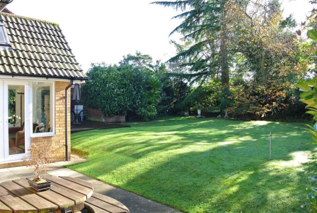 Rear Garden 1a.JPG