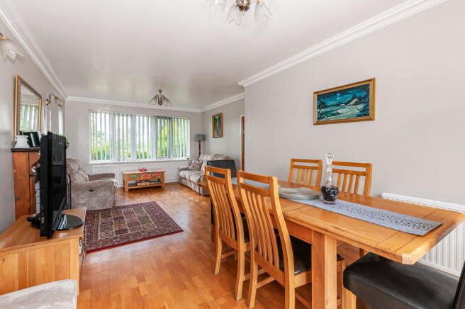 5 bed Detached for sale Image 6