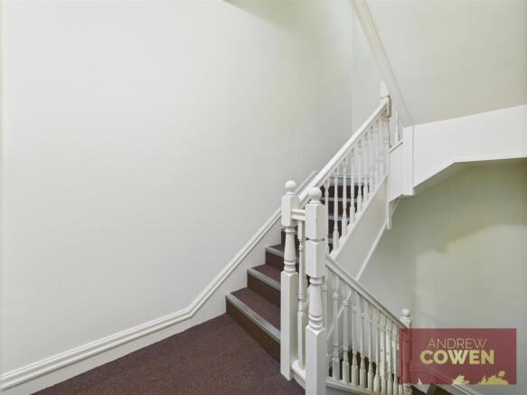 2 bed Flat for sale Image 11