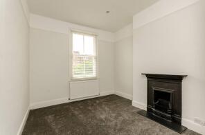 72, Ashen Grove, London SW19 8BN