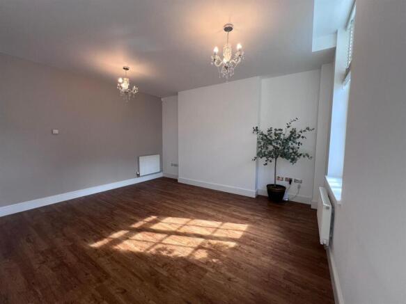 1 bed Apartment to rent Image 5