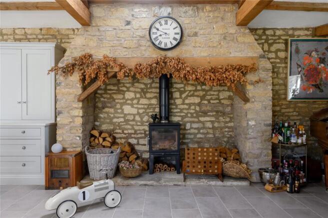 5 bed Detached for sale Image 8