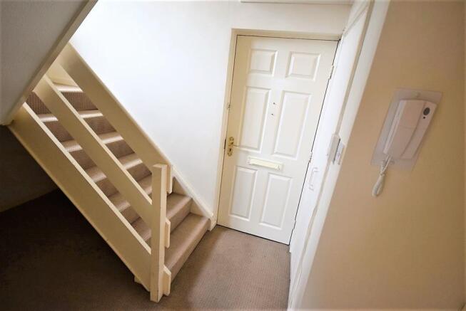 MAISONETTE HALLWAY