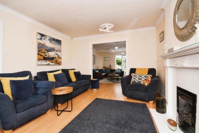 4 bed Detached for sale Image 7