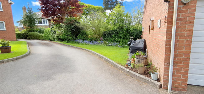 2 bed Flat for sale Image 11